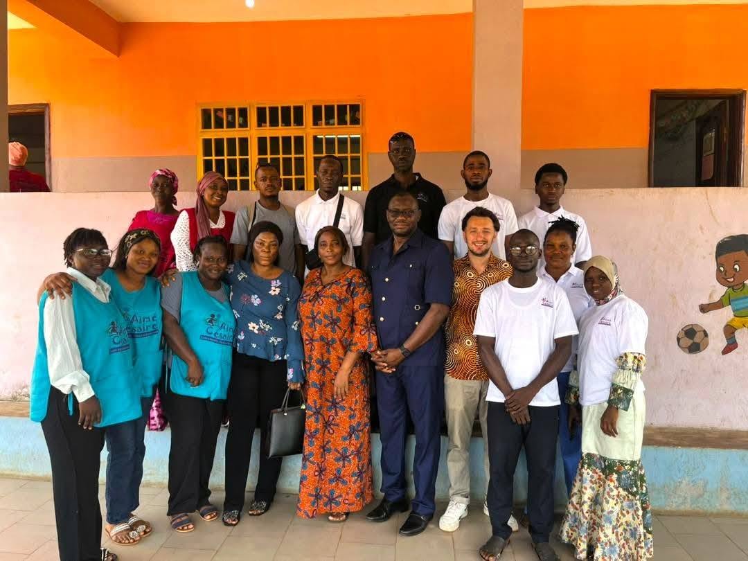 L'équipe enseignante et administrative du Groupe Scolaire Aimé Césaire TKB.